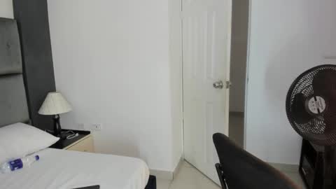 Snapshot of catleyasmith chatting on 12/14/25, 12:32 Catleya online show from 12/14/25, 12:32