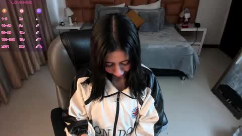 Snapshot of catti_brie_ chatting on 11/20/25, 11:43 catti_brie_ online show from 11/20/25, 11:43