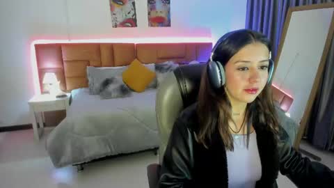 catti_brie_ online show from 06/23/26, 11:30
