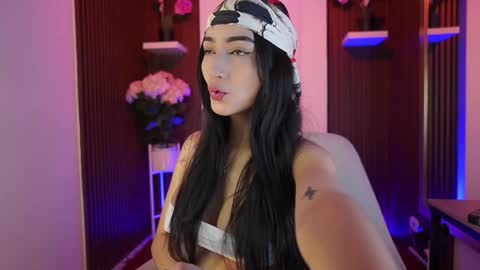 Snapshot of cattleyascaly chatting on 10/27/25, 07:40 cattleyascaly online show from 10/27/25, 07:40