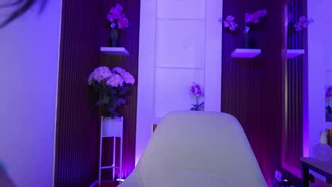 Snapshot of cattleyascaly chatting on 11/08/25, 08:40 cattleyascaly online show from 11/08/25, 08:40