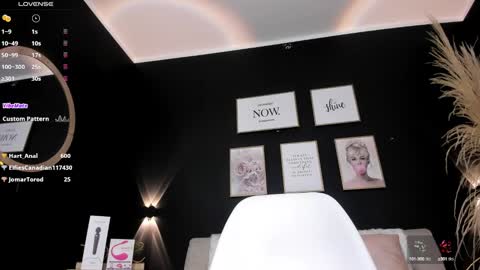 catvalentinee_ online show from 12/31/24, 01:36