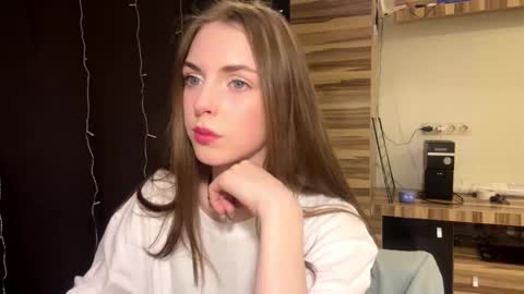 Snapshot of caylakimbro chatting on 02/25/26, 04:16 Polly online show from 02/25/26, 04:16