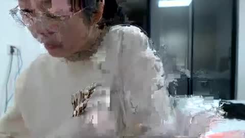 Snapshot of cbz112233 chatting on 02/16/25, 08:33 ANNYANNY online show from 02/16/25, 08:33