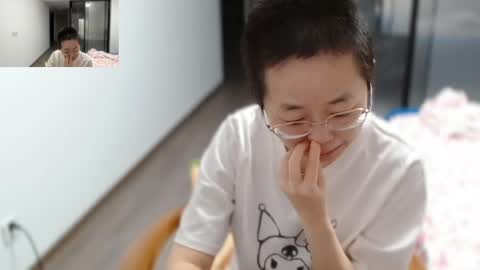 Snapshot of cbz112233 chatting on 04/20/26, 04:21 ANNYANNY online show from 04/20/26, 04:21