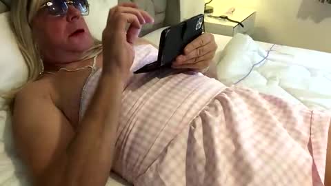 Claire online show from 09/17/25, 07:43