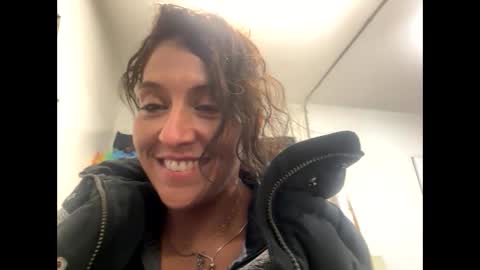 Snapshot of cece_vibez chatting on 11/28/25, 05:21 cece_vibez online show from 11/28/25, 05:21