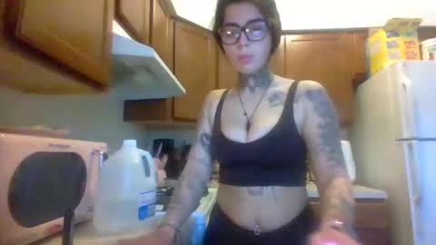 Snapshot of ceceluv27 chatting on 11/25/25, 06:41 ceceluv27 online show from 11/25/25, 06:41