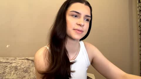 Snapshot of cecilianoblitt chatting on 05/10/26, 04:23 Darina online show from 05/10/26, 04:23