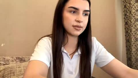 Snapshot of cecilianoblitt chatting on 05/17/26, 03:08 Darina online show from 05/17/26, 03:08