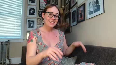 Snapshot of cecilysaintclaire chatting on 02/18/25, 10:03 Cecily Saint Claire online show from 02/18/25, 10:03