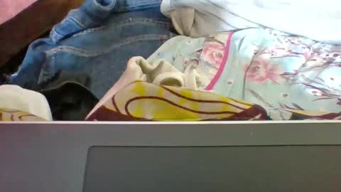 Snapshot of cedia837872 chatting on 04/13/26, 04:12 cedia837872 online show from 04/13/26, 04:12