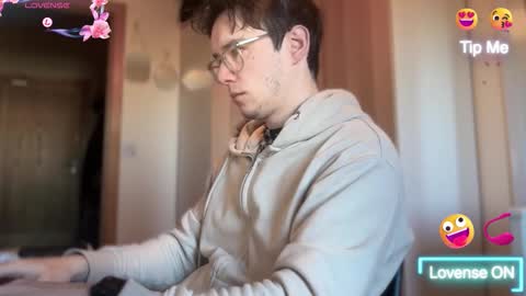 Snapshot of ceedm91 chatting on 11/19/25, 09:53 ceedm91 online show from 11/19/25, 09:53