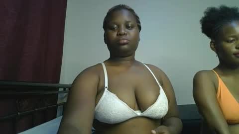 Snapshot of ceepretty25 chatting on 12/17/25, 10:32 ceepretty25 online show from 12/17/25, 10:32