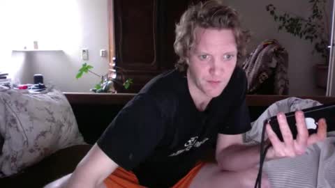 Snapshot of ceezeee chatting on 12/17/24, 10:12 ceezeee online show from 12/17/24, 10:12