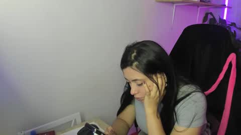 celeste_bonnet1 online show from 09/26/25, 11:42