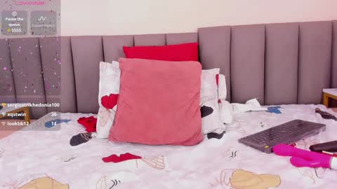 celeste_smmith_ online show from 01/25/25, 07:28