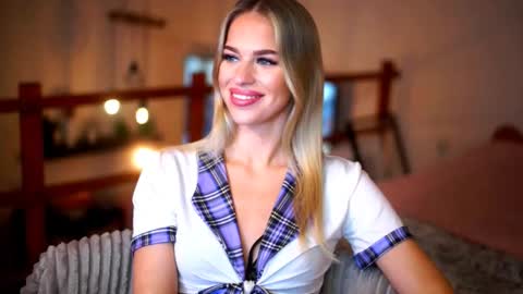 Snapshot of celeste_www chatting on 02/19/26, 04:36 Sunflower online show from 02/19/26, 04:36