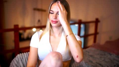 Snapshot of celeste_www chatting on 03/04/26, 06:36 Sunflower online show from 03/04/26, 06:36