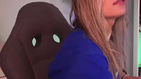 The girl of your eyes  online show from 03/11/25, 11:15