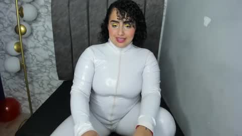 Snapshot of celestte_sweet chatting on 12/13/24, 08:09 online show from 12/13/24, 08:09