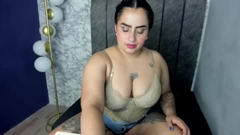 Snapshot of celestte_sweet chatting on 12/30/24, 01:36 online show from 12/30/24, 01:36