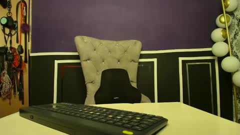 Snapshot of celestte_sweet chatting on 04/21/26, 01:42 online show from 04/21/26, 01:42