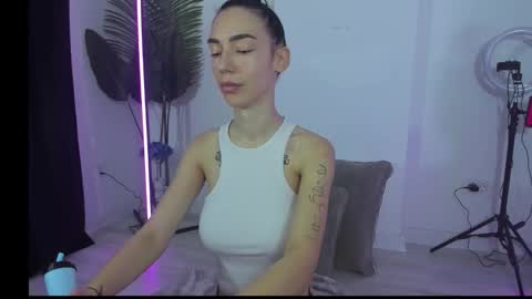 Snapshot of celine_roxelle chatting on 11/11/25, 06:46 Celine Roxelle online show from 11/11/25, 06:46