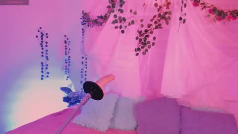 Hello guys my name is Sofi and Lizzie and  Vanessa online show from 11/06/25, 02:56