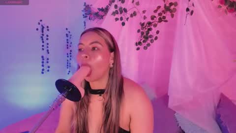 Hello guys my name is Sofi and Lizzie and  Vanessa online show from 11/07/25, 10:54