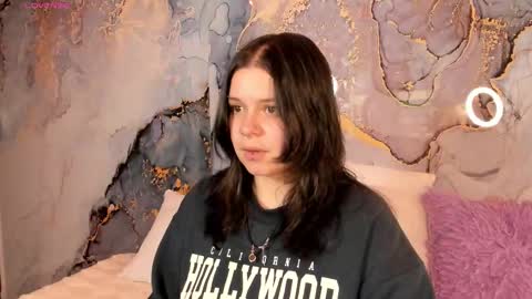 Hello guys my name is Sofi and Lizzie and  Vanessa online show from 02/11/26, 12:15