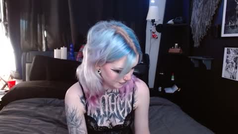 Averi online show from 01/20/25, 11:21