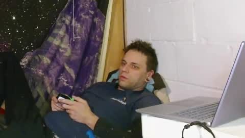 Snapshot of cguffey2284 chatting on 01/29/25, 01:27 cguffey2284 online show from 01/29/25, 01:27