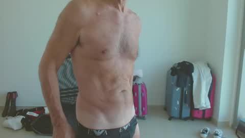 Snapshot of ch400 chatting on 12/19/24, 11:18 ch400 online show from 12/19/24, 11:18