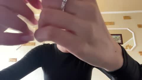 Luna online show from 04/08/26, 08:03