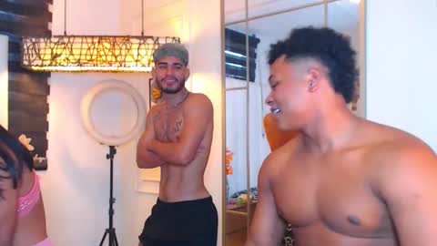 aurora and lian online show from 02/09/25, 07:19