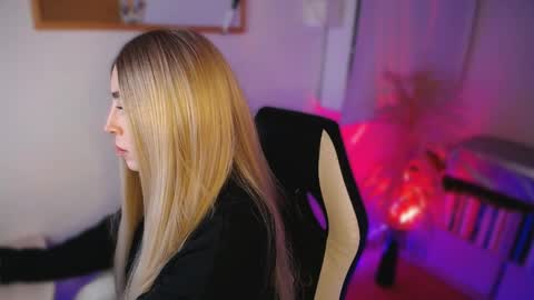 channel_blonde_a online show from 05/04/26, 11:56