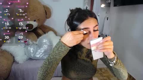 Snapshot of channelrose_1 chatting on 10/29/25, 08:05 Isabella online show from 10/29/25, 08:05