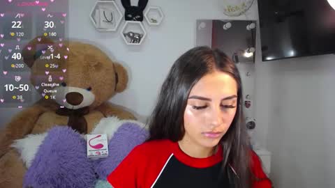 Snapshot of channelrose_1 chatting on 11/21/25, 01:26 Isabella online show from 11/21/25, 01:26