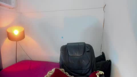 chantal_fuck online show from 05/18/26, 11:32