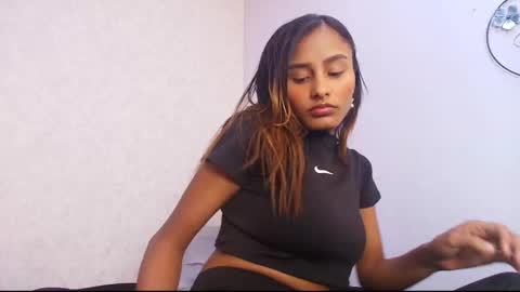 Snapshot of chantal_taylor_ chatting on 10/25/25, 12:02 Raquel online show from 10/25/25, 12:02