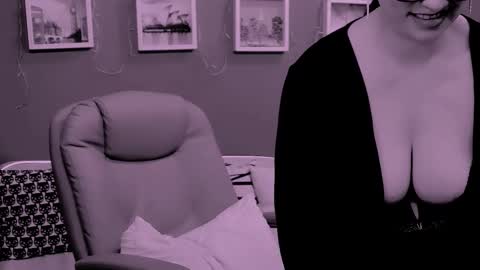 The Queen online show from 03/08/26, 02:04