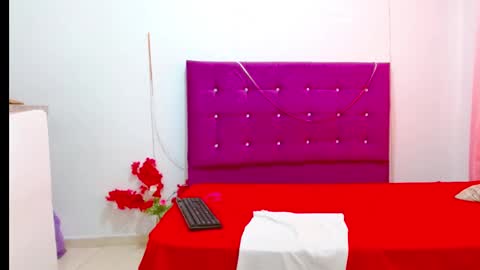 Snapshot of chantalsemenova2023 chatting on 01/15/25, 05:58 chantal sweety and horny latina for u online show from 01/15/25, 05:58