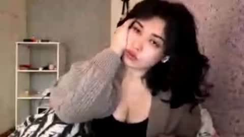 Lola online show from 12/21/25, 04:19