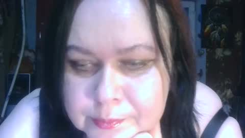 Snapshot of charleekendall chatting on 11/19/25, 08:36 CharleeKendall online show from 11/19/25, 08:36