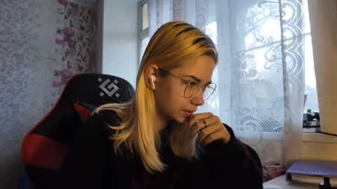 Nancy online show from 11/19/25, 07:30