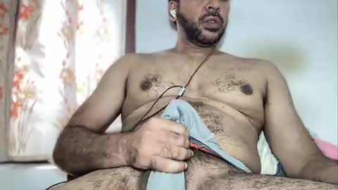 charles_dera35 online show from 10/28/25, 03:54