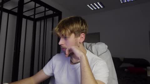 Snapshot of charles_sins chatting on 02/02/25, 05:04 CHARLES SINS online show from 02/02/25, 05:04