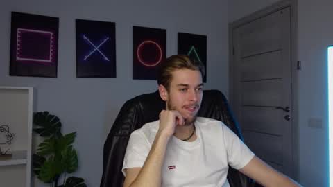 Snapshot of charles_sins chatting on 02/08/25, 05:29 CHARLES SINS online show from 02/08/25, 05:29