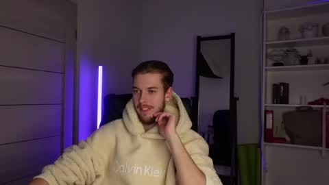 Snapshot of charles_sins chatting on 02/12/25, 06:09 CHARLES SINS online show from 02/12/25, 06:09